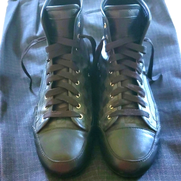 Louis Vuitton - Picture 1 of 10